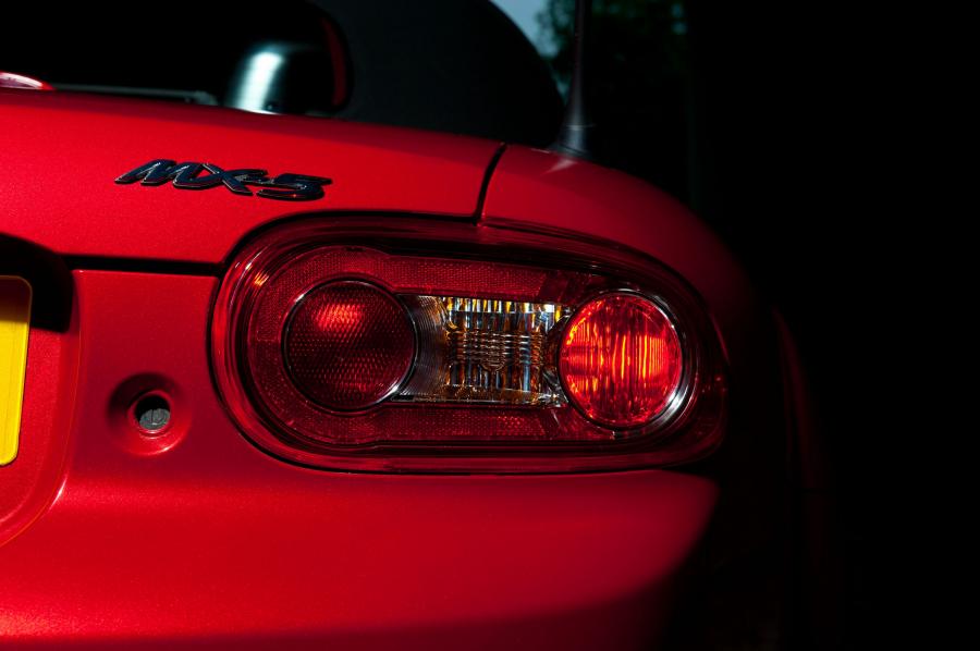  Mazda MX-5 Kuro 2012 года  (UK) (фото 18 из 54)